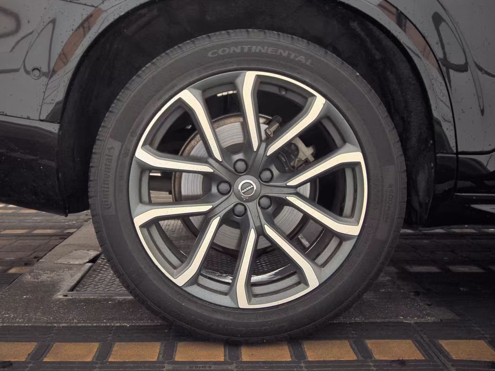 2018 Volvo XC90 T6 Momentum AWD