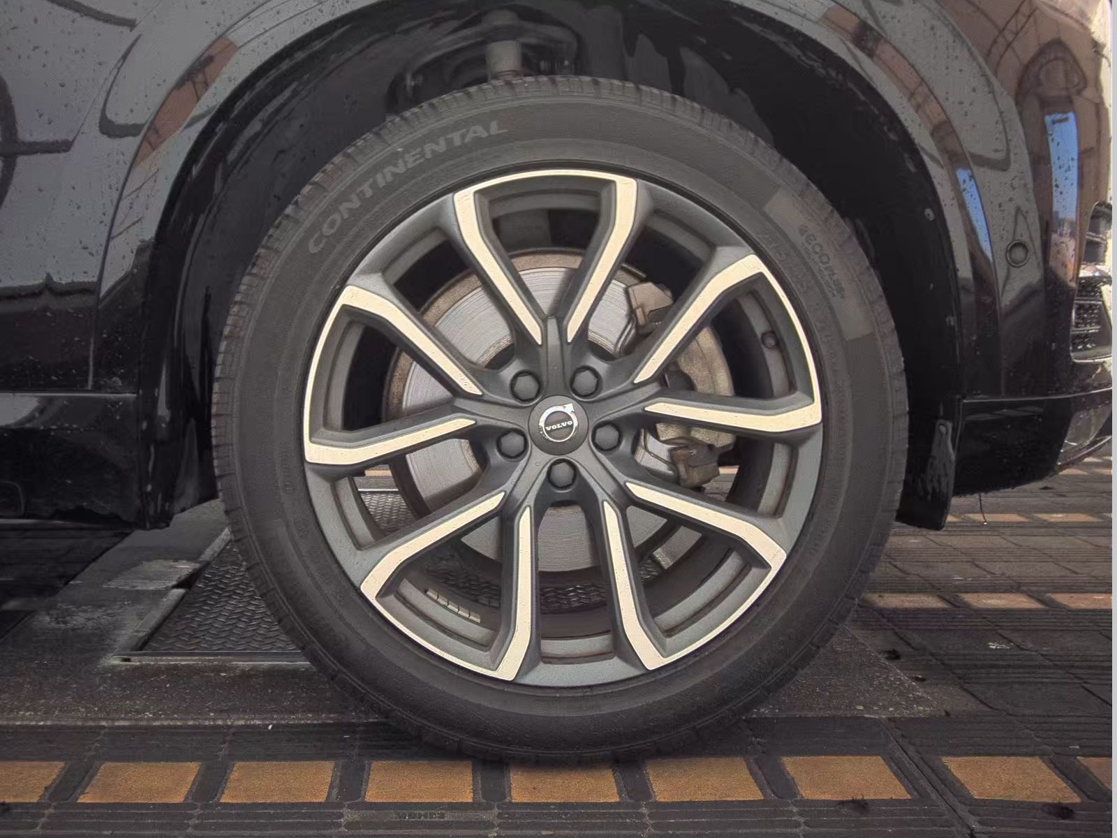 2018 Volvo XC90 T6 Momentum AWD
