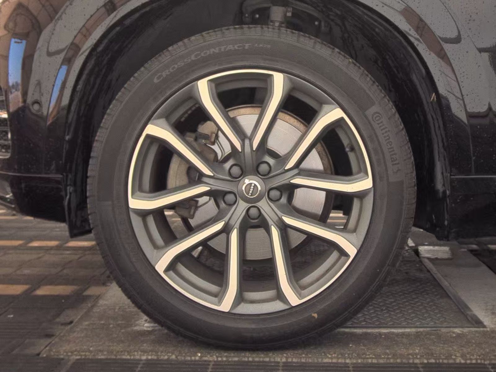 2018 Volvo XC90 T6 Momentum AWD