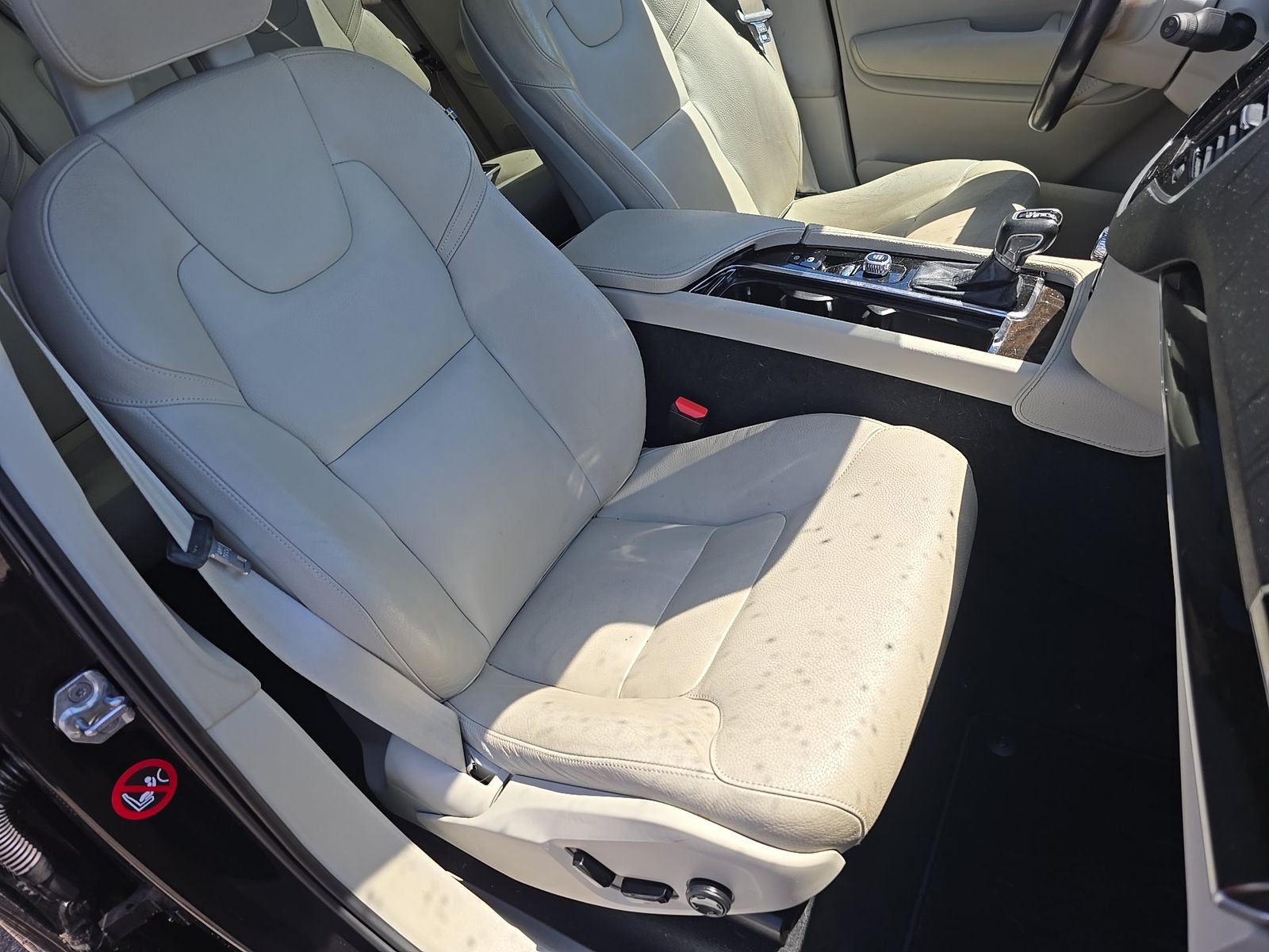 2018 Volvo XC90 T6 Momentum AWD