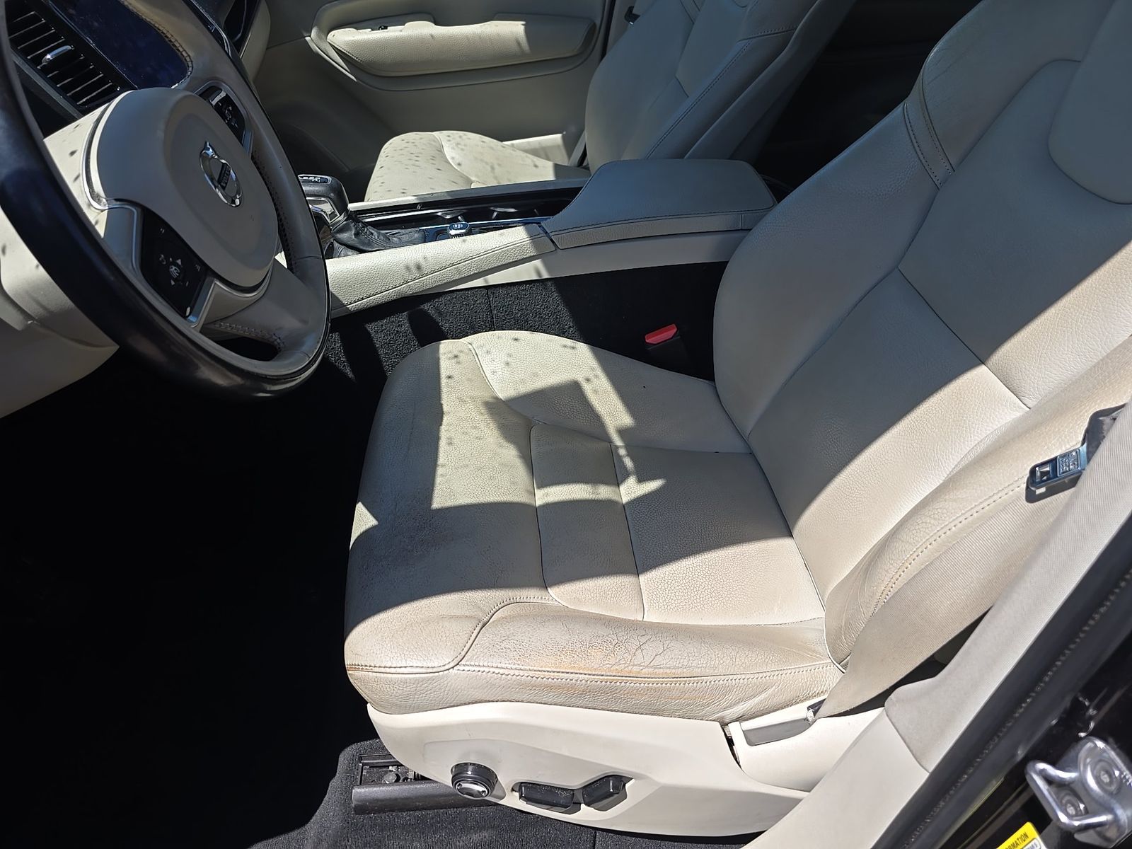 2018 Volvo XC90 T6 Momentum AWD