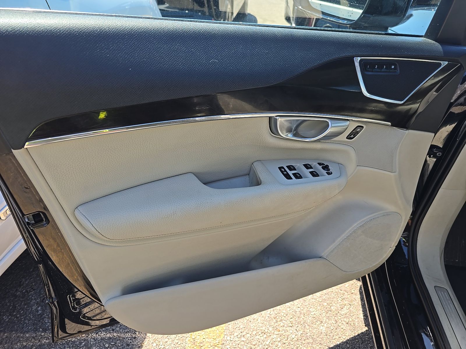 2018 Volvo XC90 T6 Momentum AWD