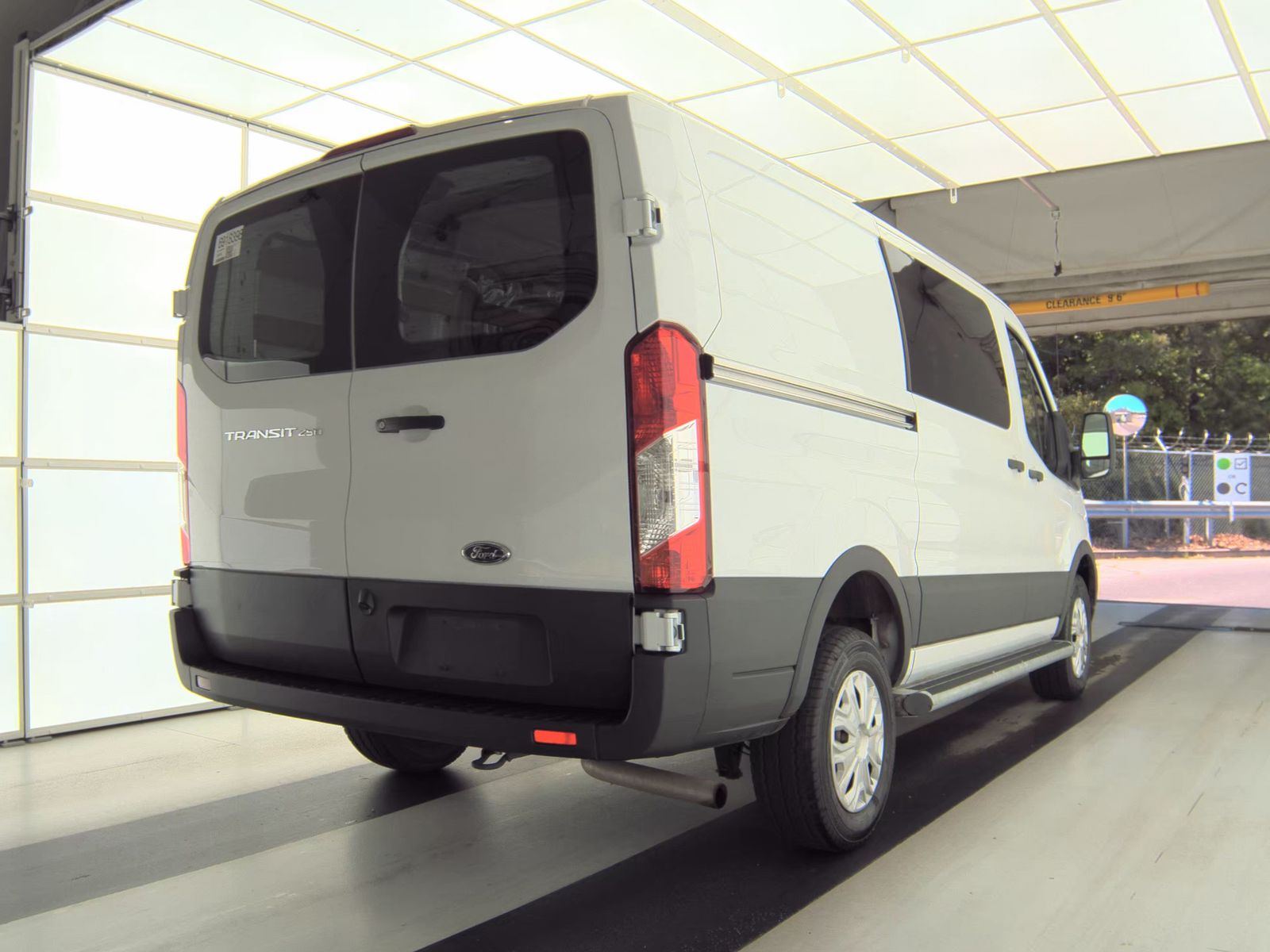 FORD TRANSIT 250 - 5