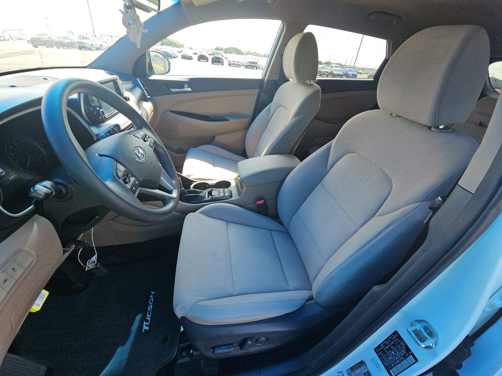 HYUNDAI TUCSON - 8