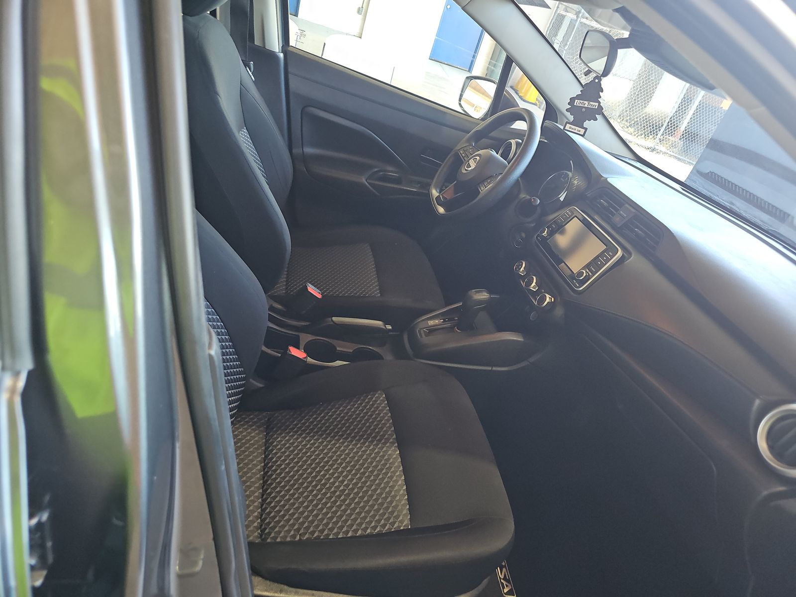 NISSAN VERSA - 9