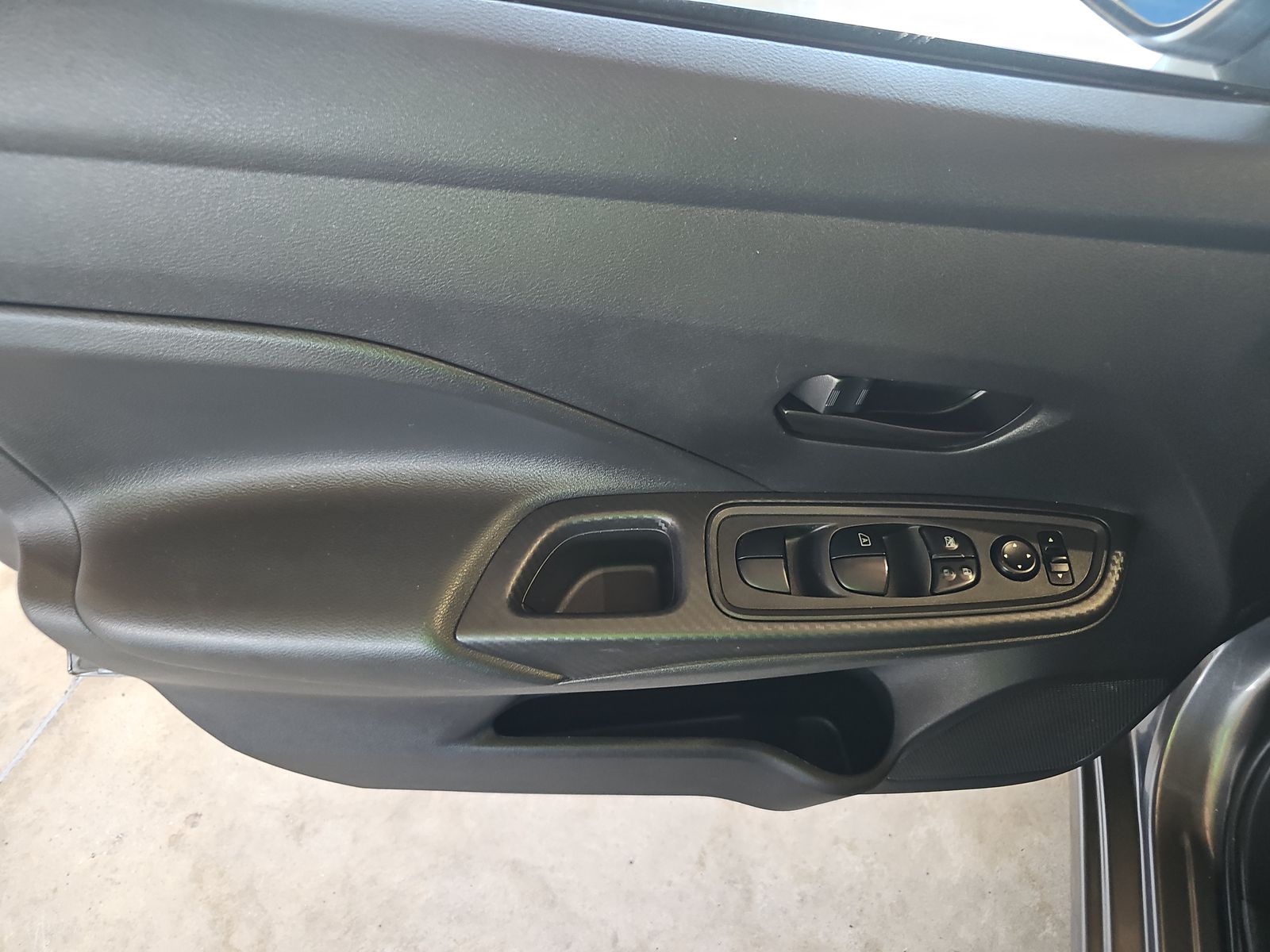 NISSAN VERSA - 10