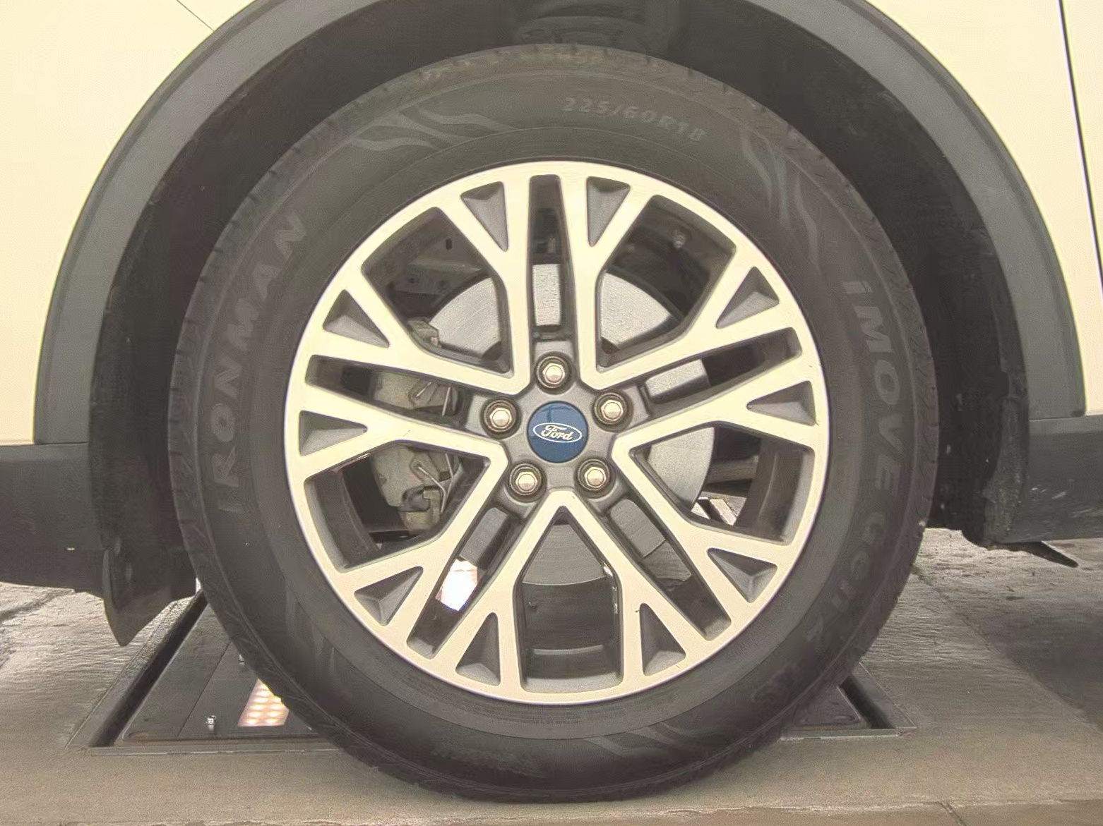 FORD ESCAPE - 10