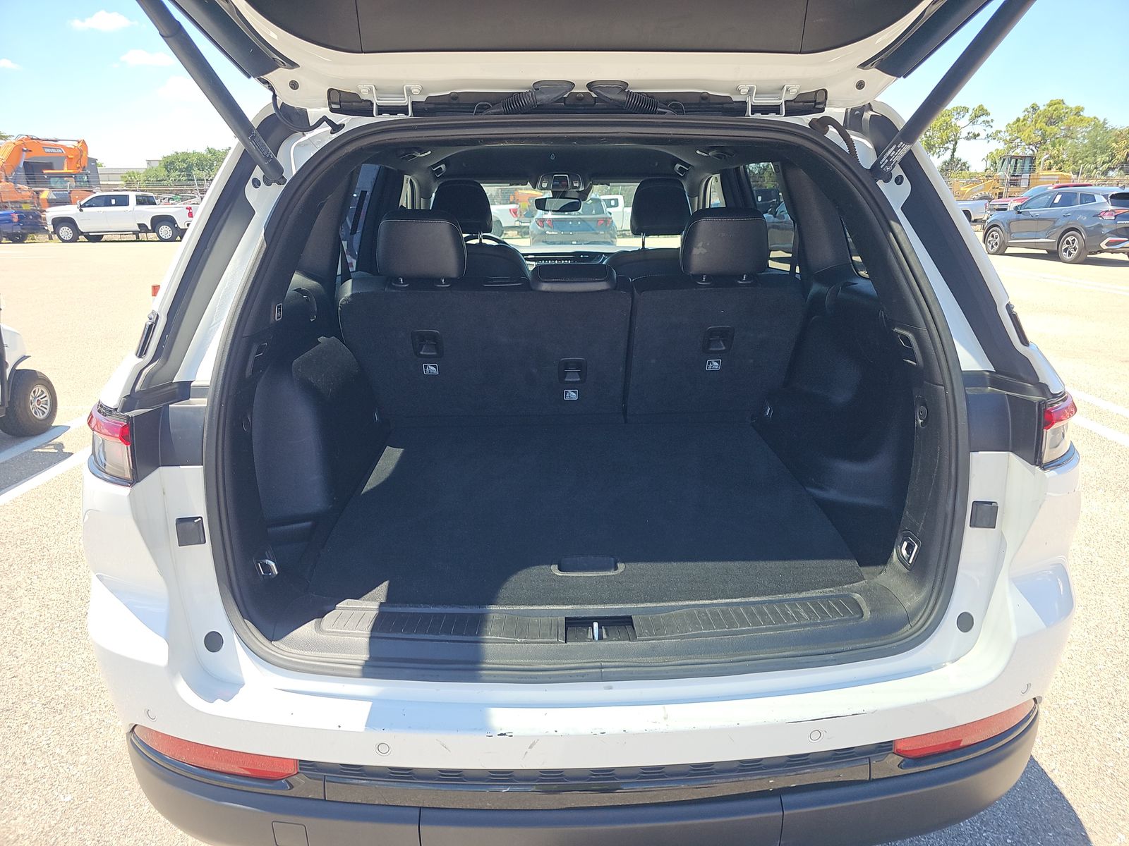 2024 Jeep Grand Cherokee Altitude RWD
