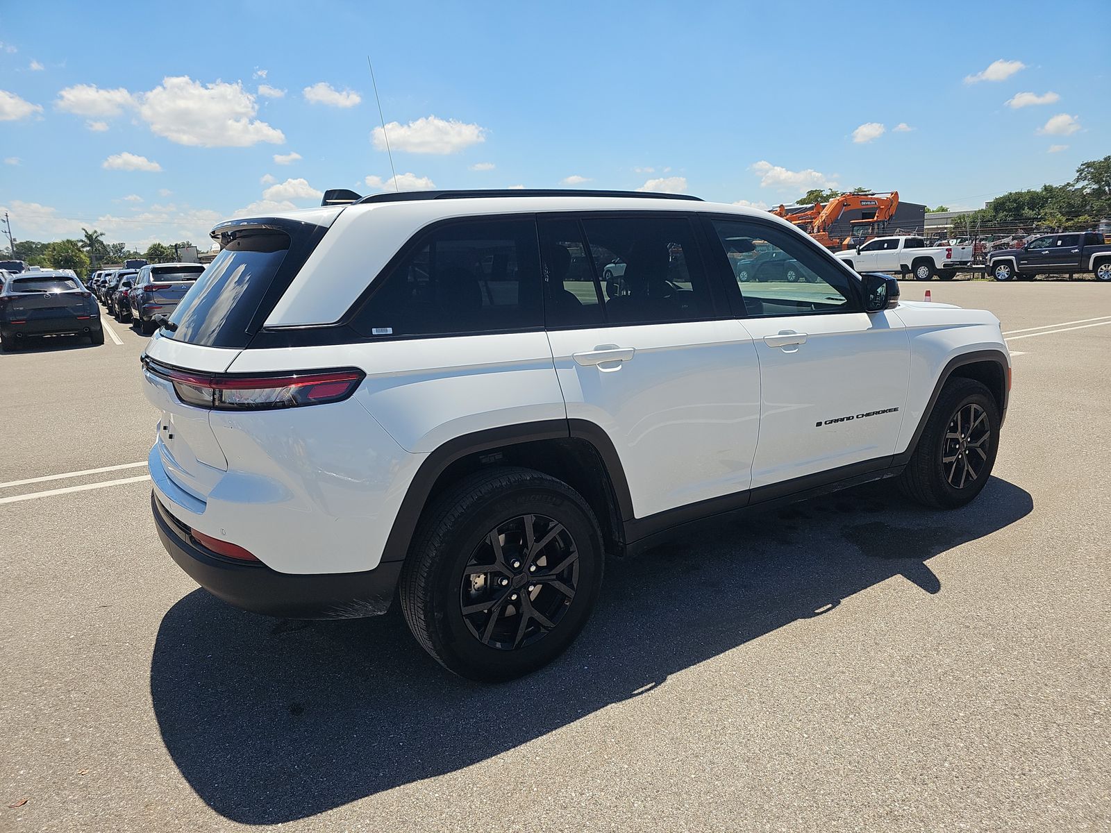2024 Jeep Grand Cherokee Altitude RWD