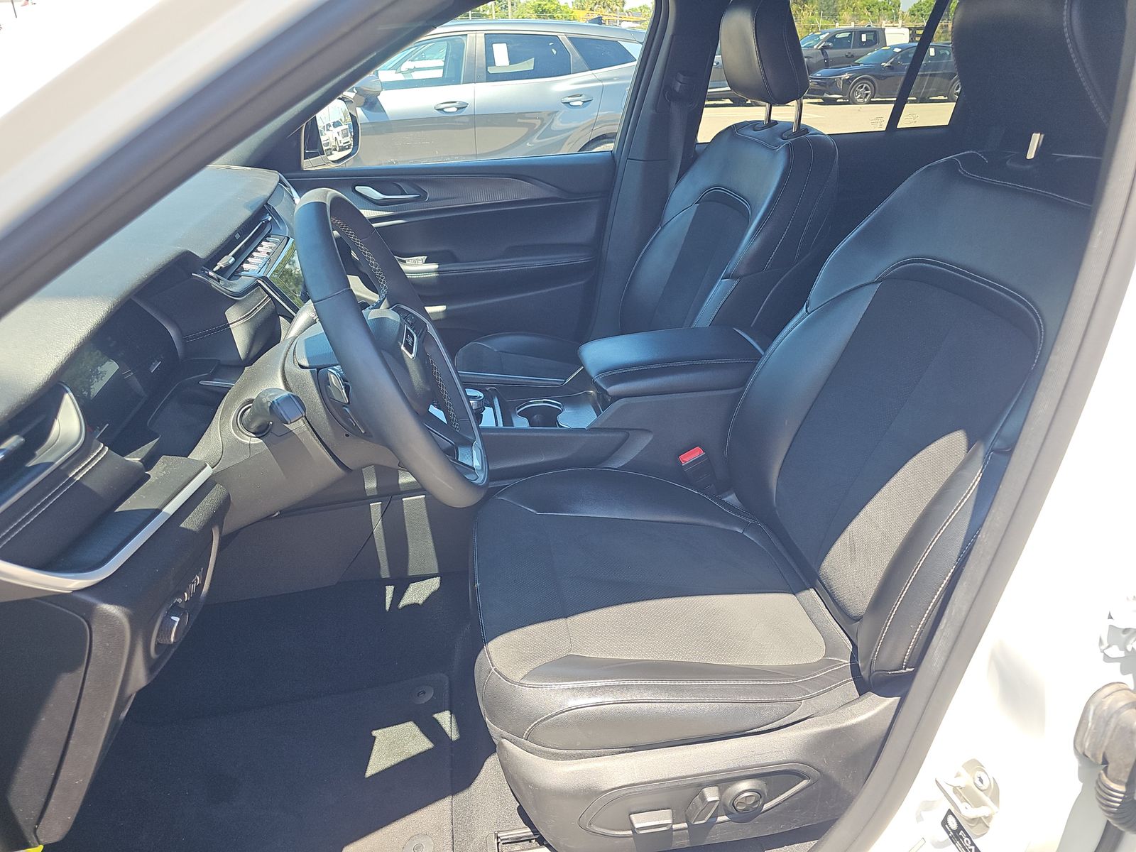 2024 Jeep Grand Cherokee Altitude RWD