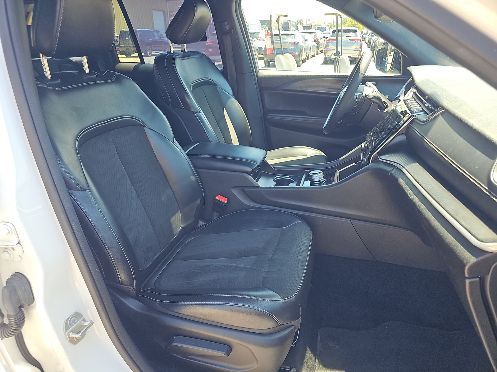 2024 Jeep Grand Cherokee Altitude RWD