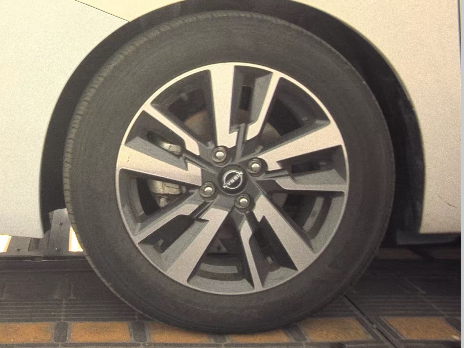NISSAN VERSA - 10