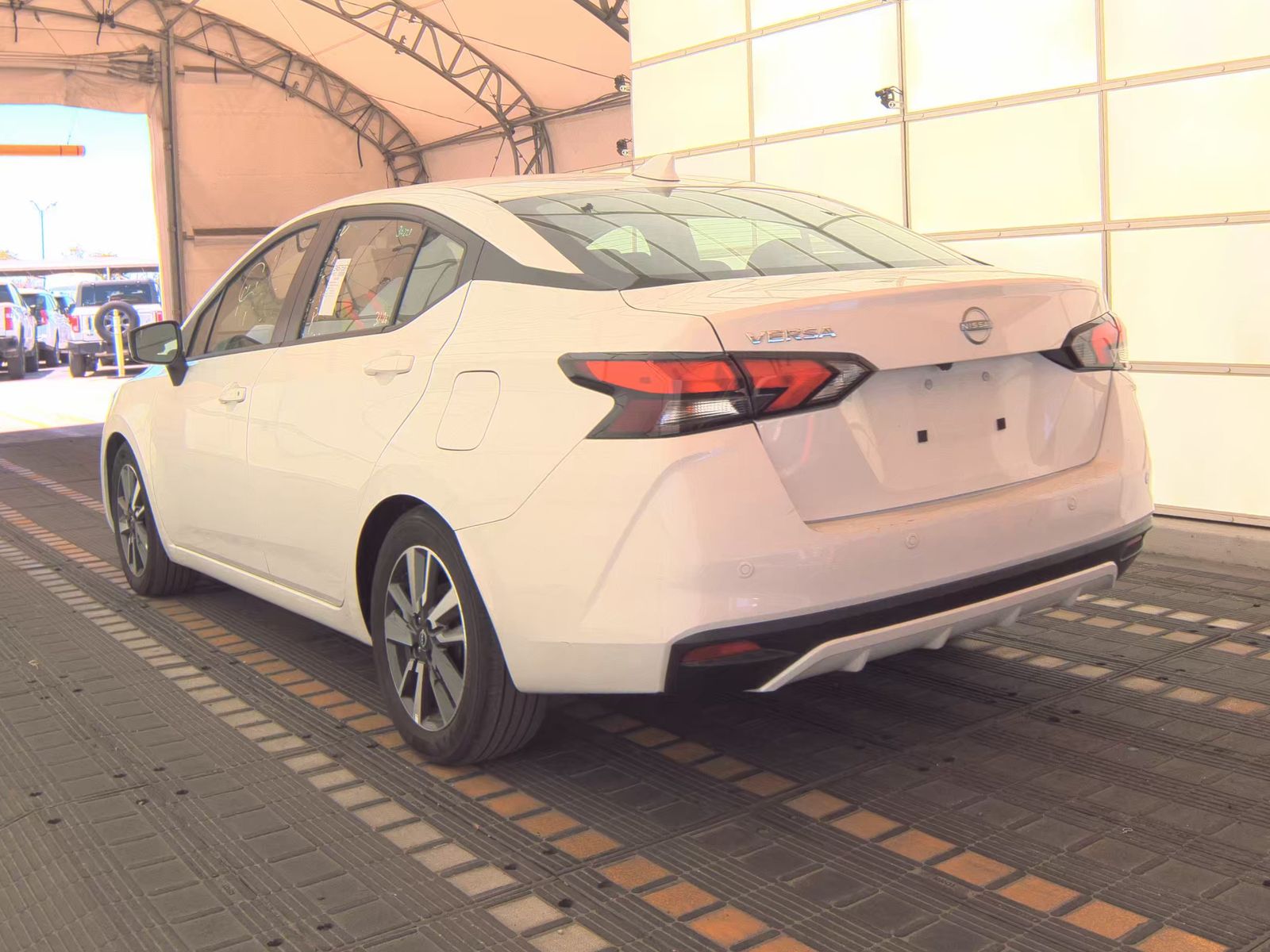 NISSAN VERSA - 9