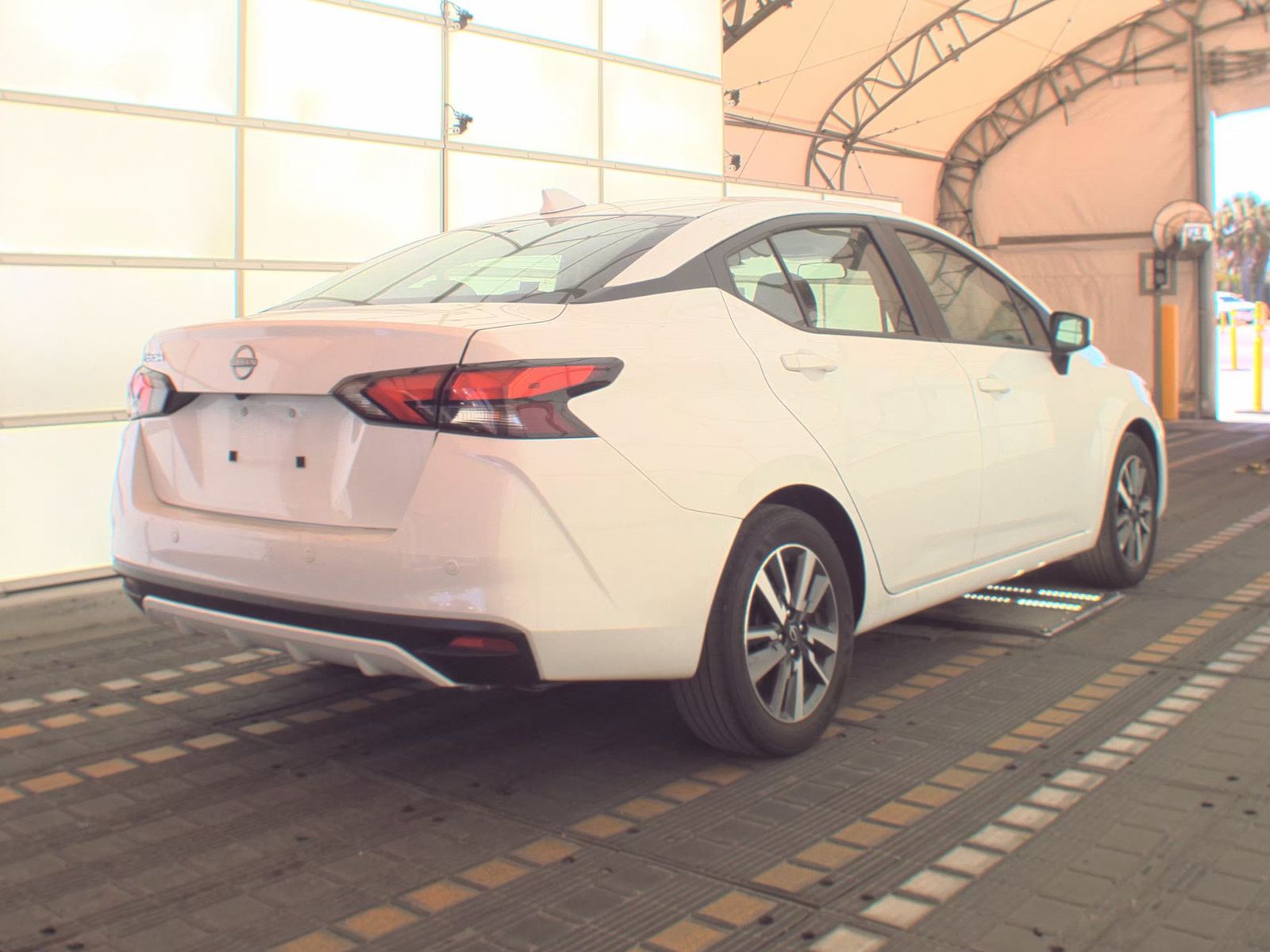NISSAN VERSA - 6