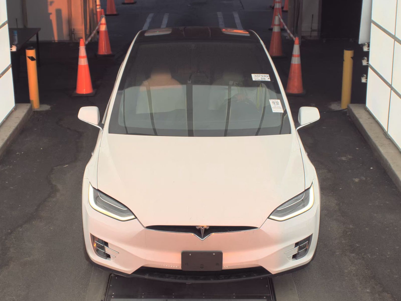 TESLA MODEL X - 3