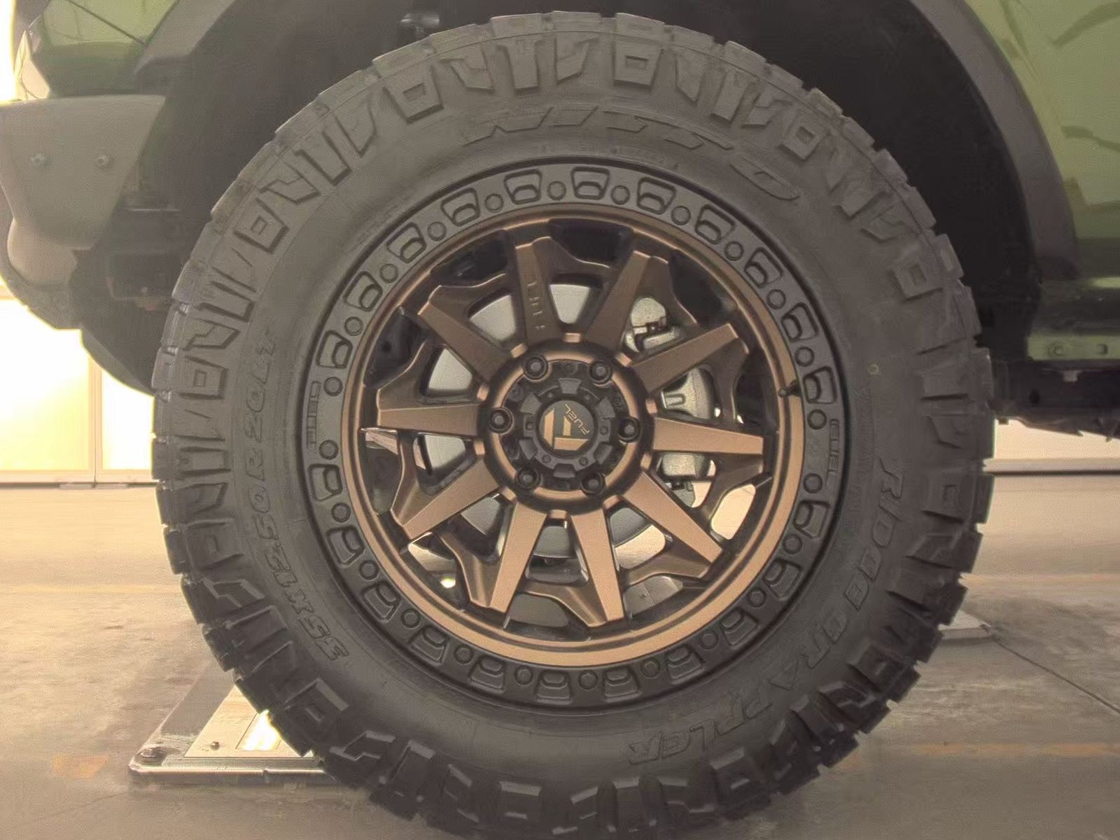 FORD BRONCO - 10
