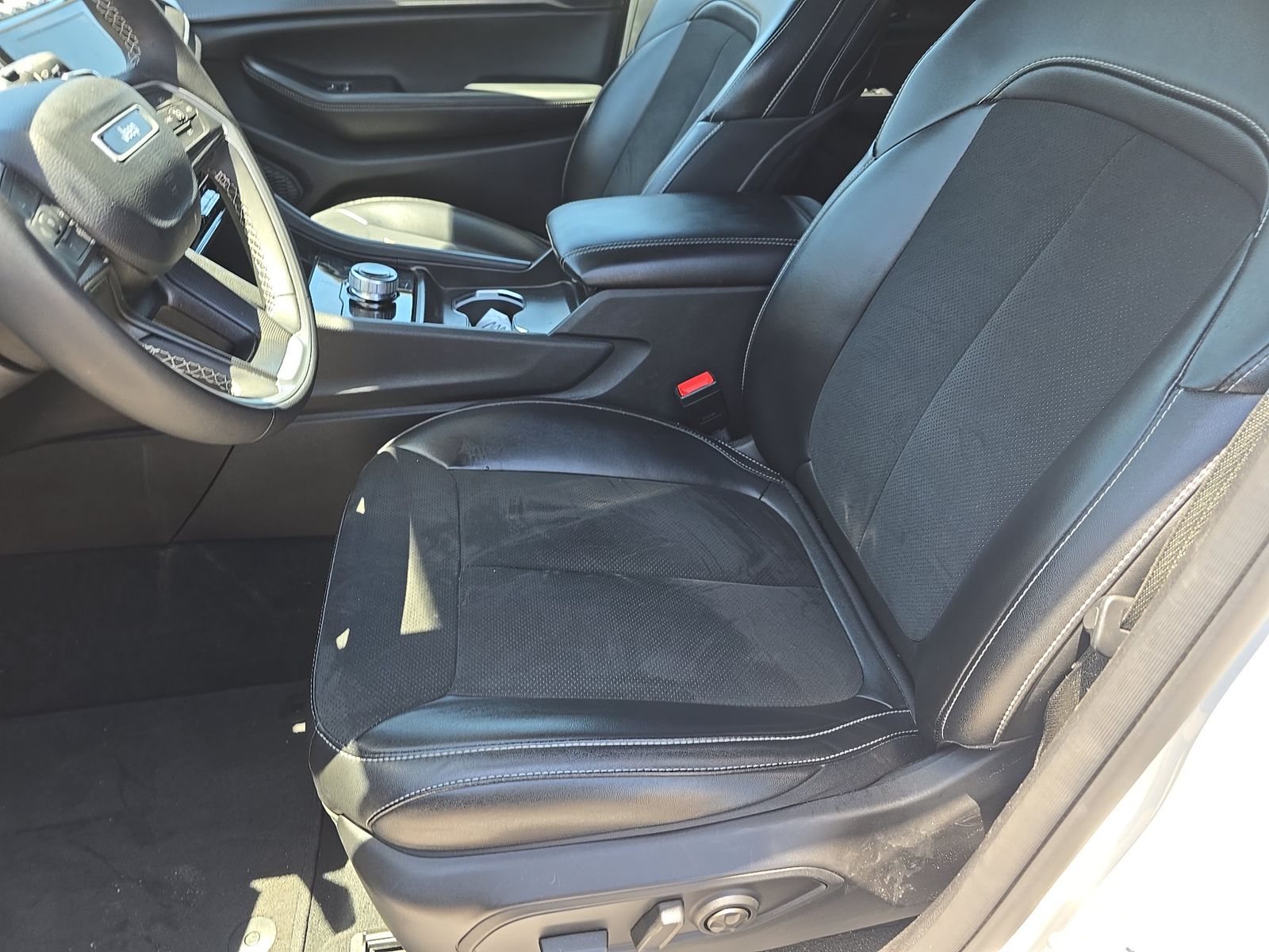 2024 Jeep Grand Cherokee Altitude RWD