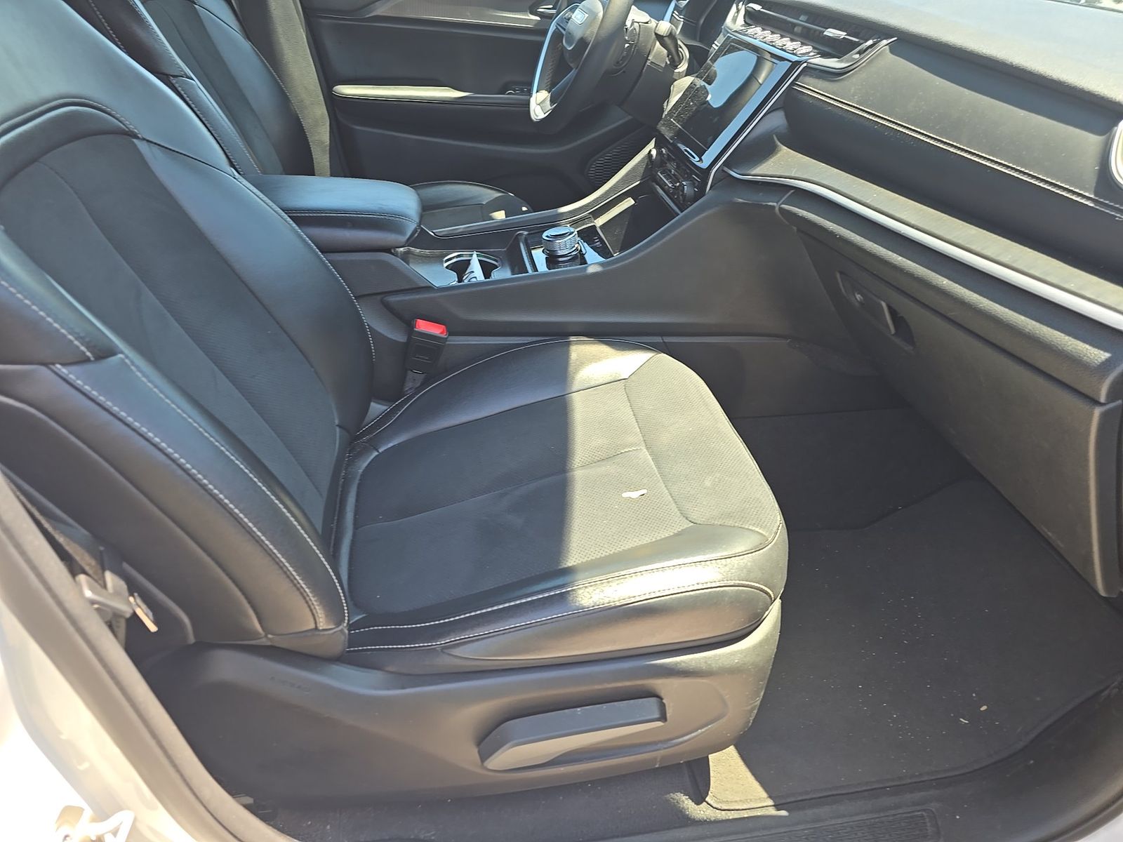 2024 Jeep Grand Cherokee Altitude RWD