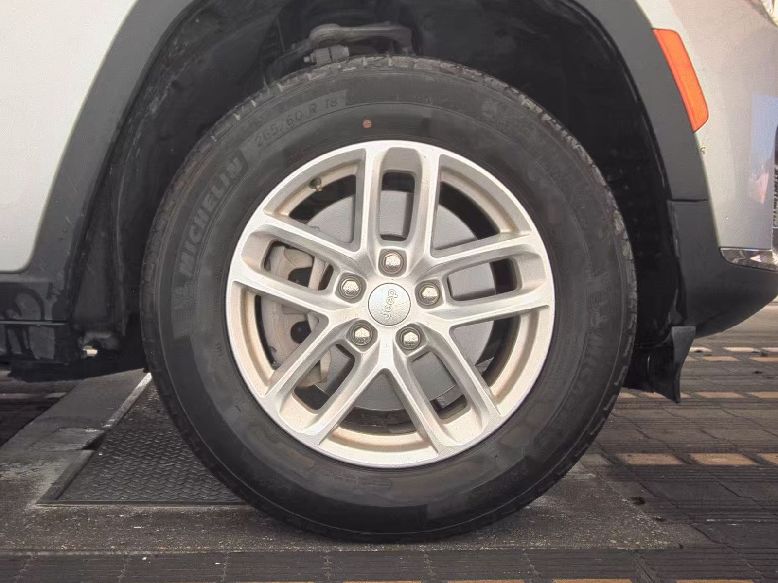 2023 Jeep Grand Cherokee L Laredo RWD
