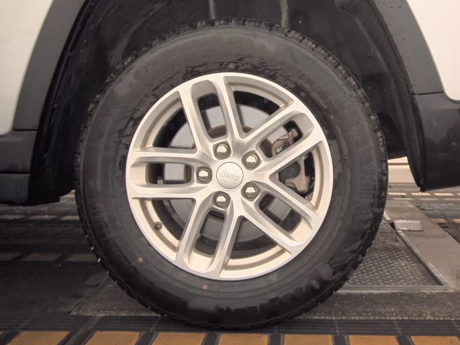 2023 Jeep Grand Cherokee L Laredo RWD