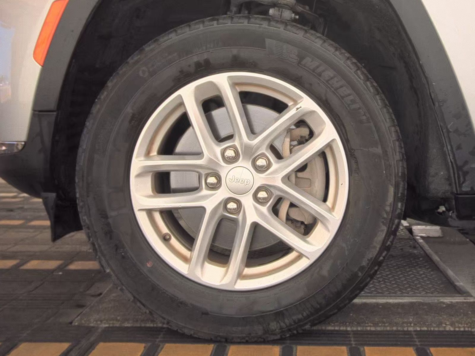 2023 Jeep Grand Cherokee L Laredo RWD