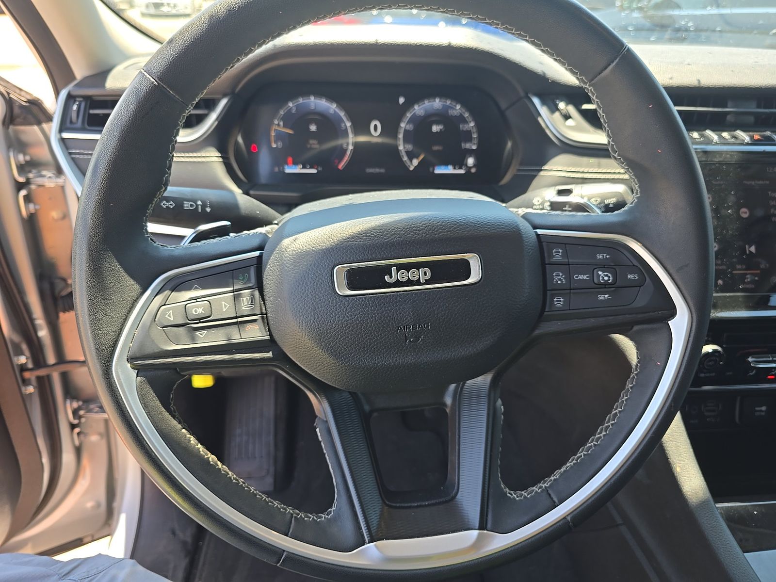 2023 Jeep Grand Cherokee L Laredo RWD