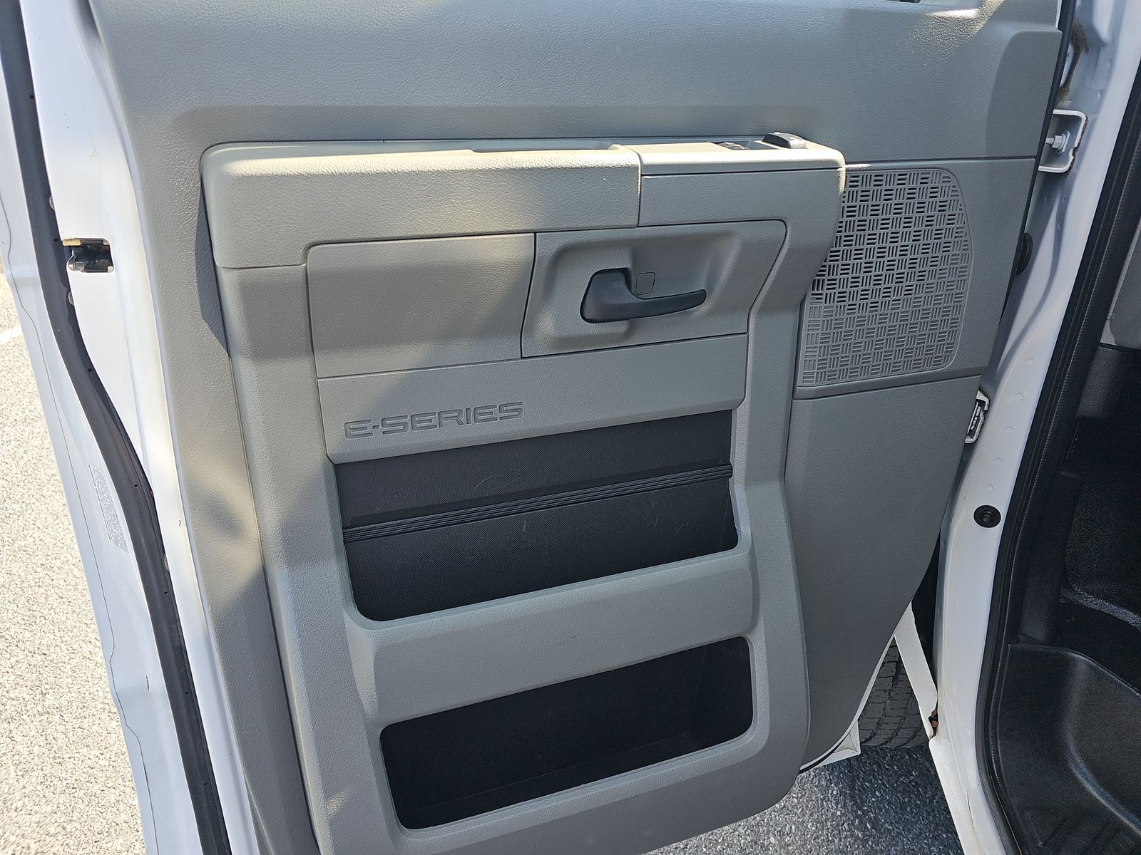 FORD E-350 - 10