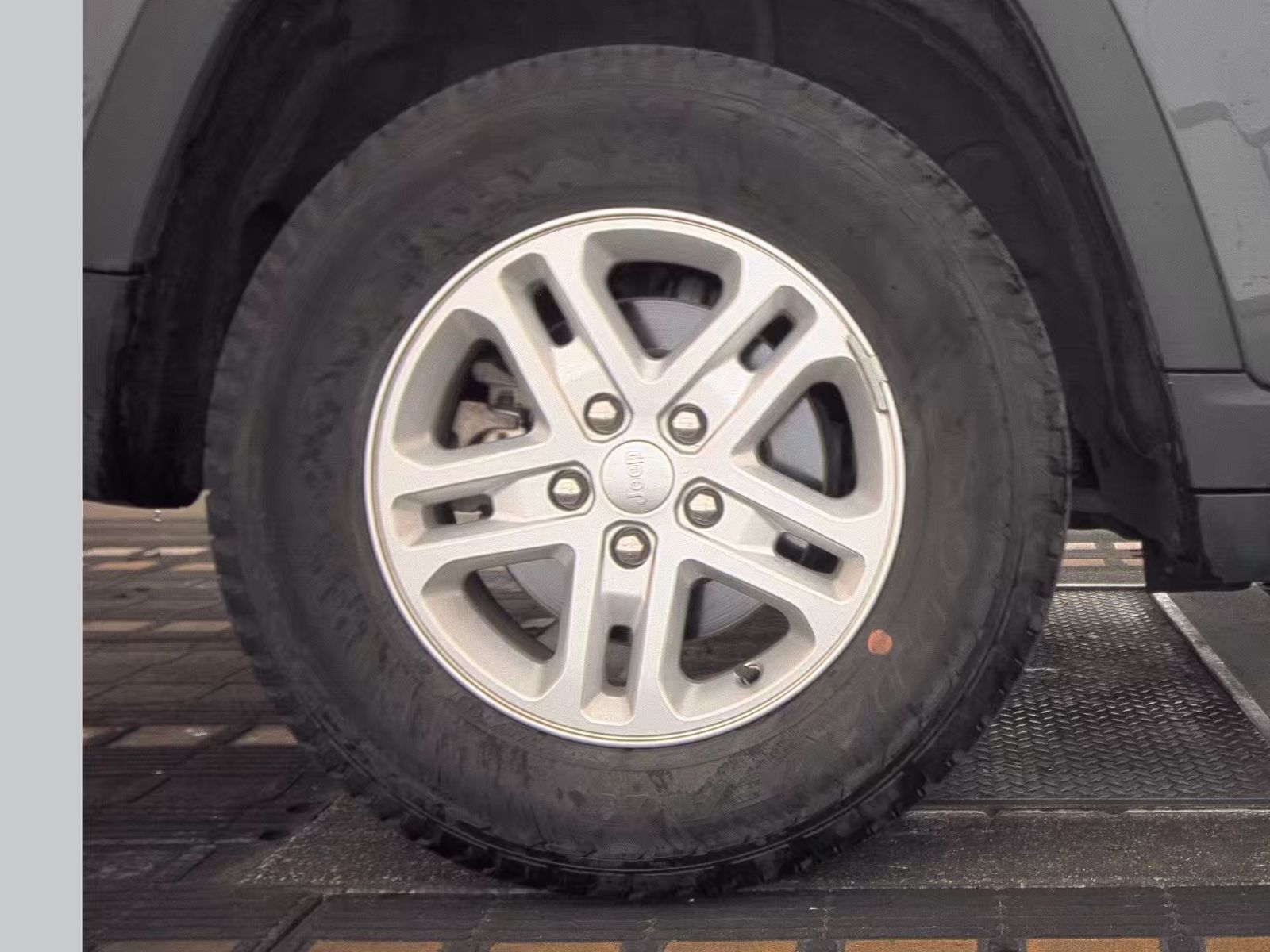 2024 Jeep Grand Cherokee Laredo RWD