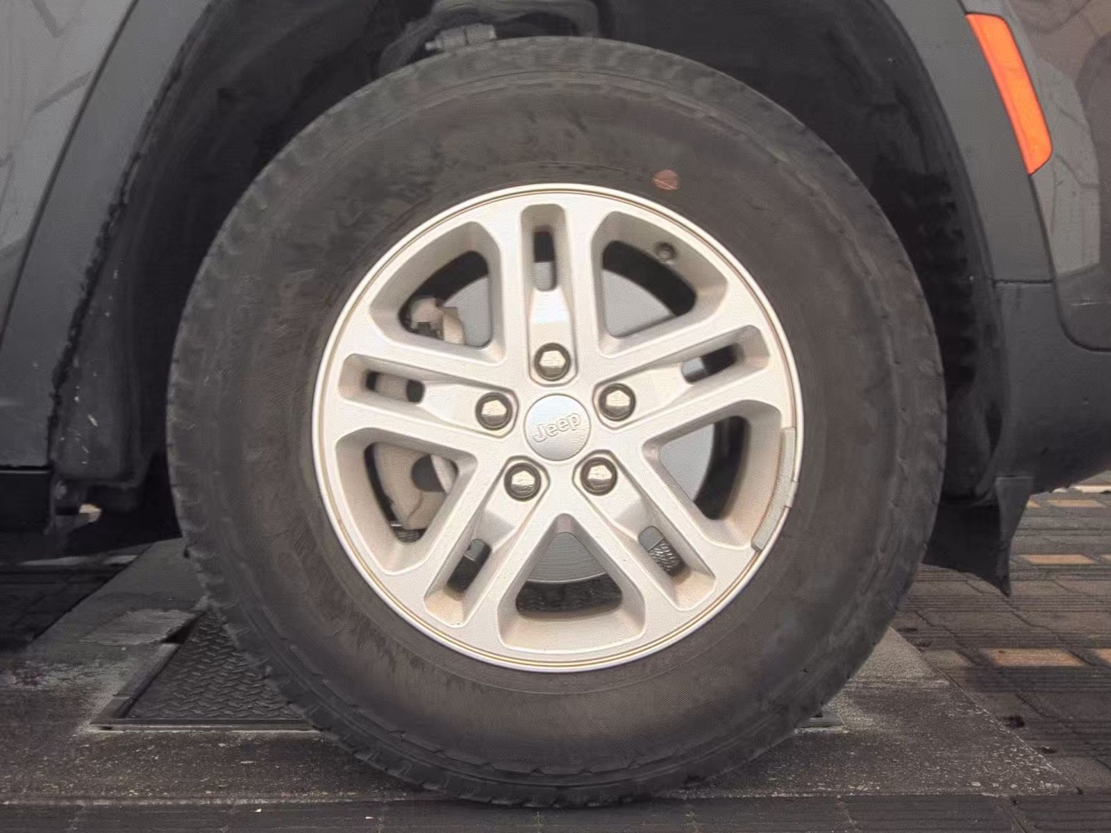 2024 Jeep Grand Cherokee Laredo RWD