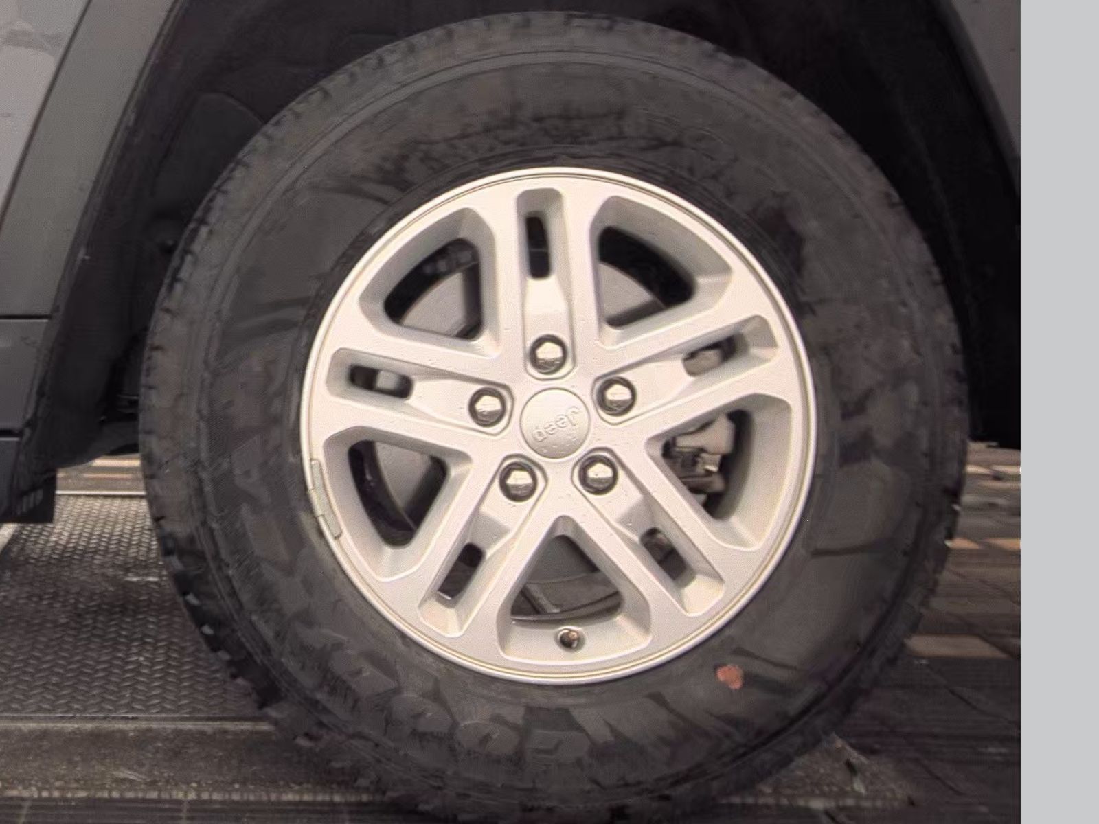 2024 Jeep Grand Cherokee Laredo RWD
