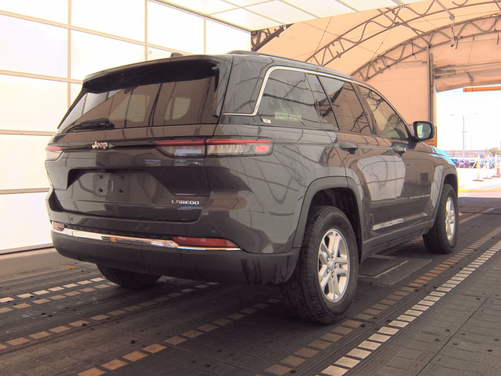 2024 Jeep Grand Cherokee Laredo RWD