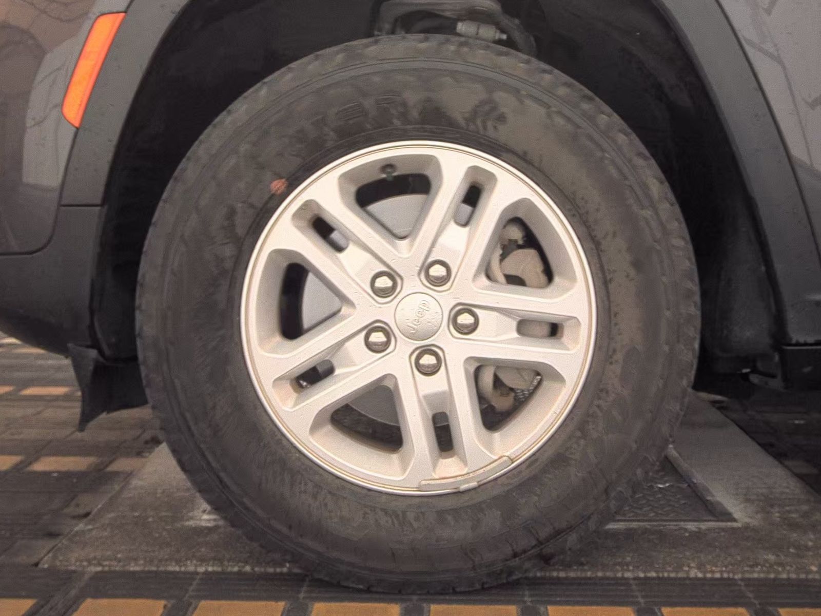 2024 Jeep Grand Cherokee Laredo RWD