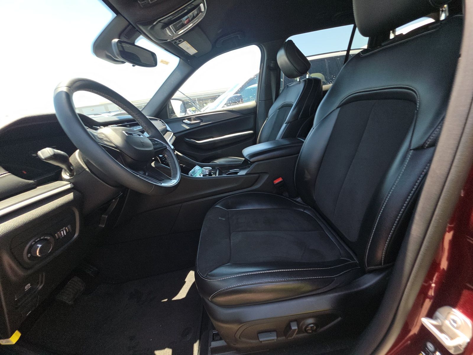 2024 Jeep Grand Cherokee Altitude AWD