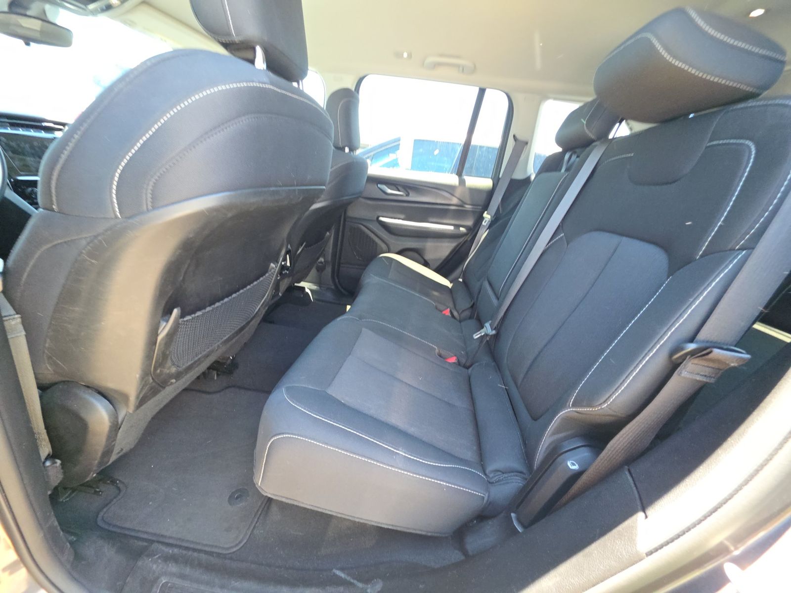2024 Jeep Grand Cherokee Laredo RWD