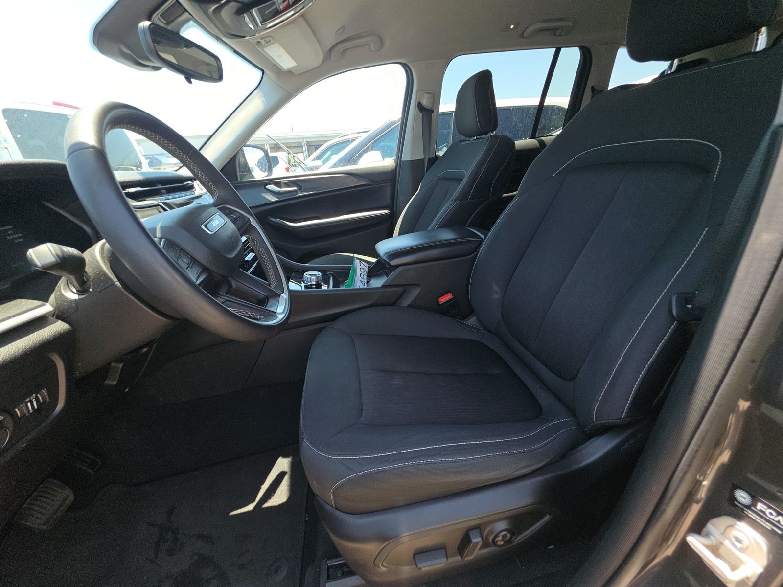 2024 Jeep Grand Cherokee Laredo RWD
