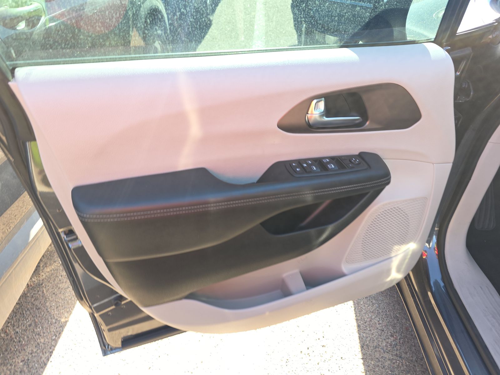CHRYSLER VOYAGER - 10