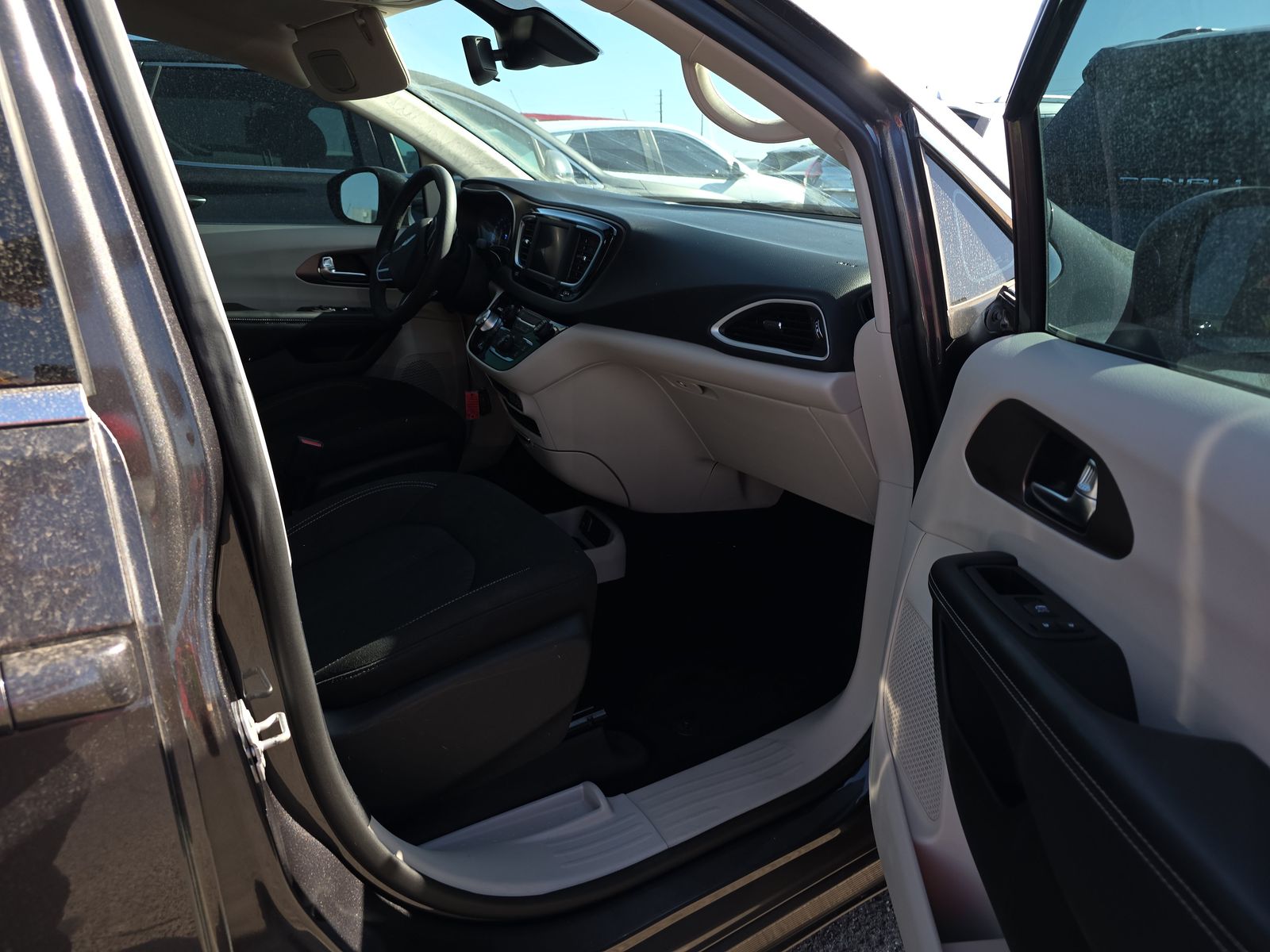 CHRYSLER VOYAGER - 9