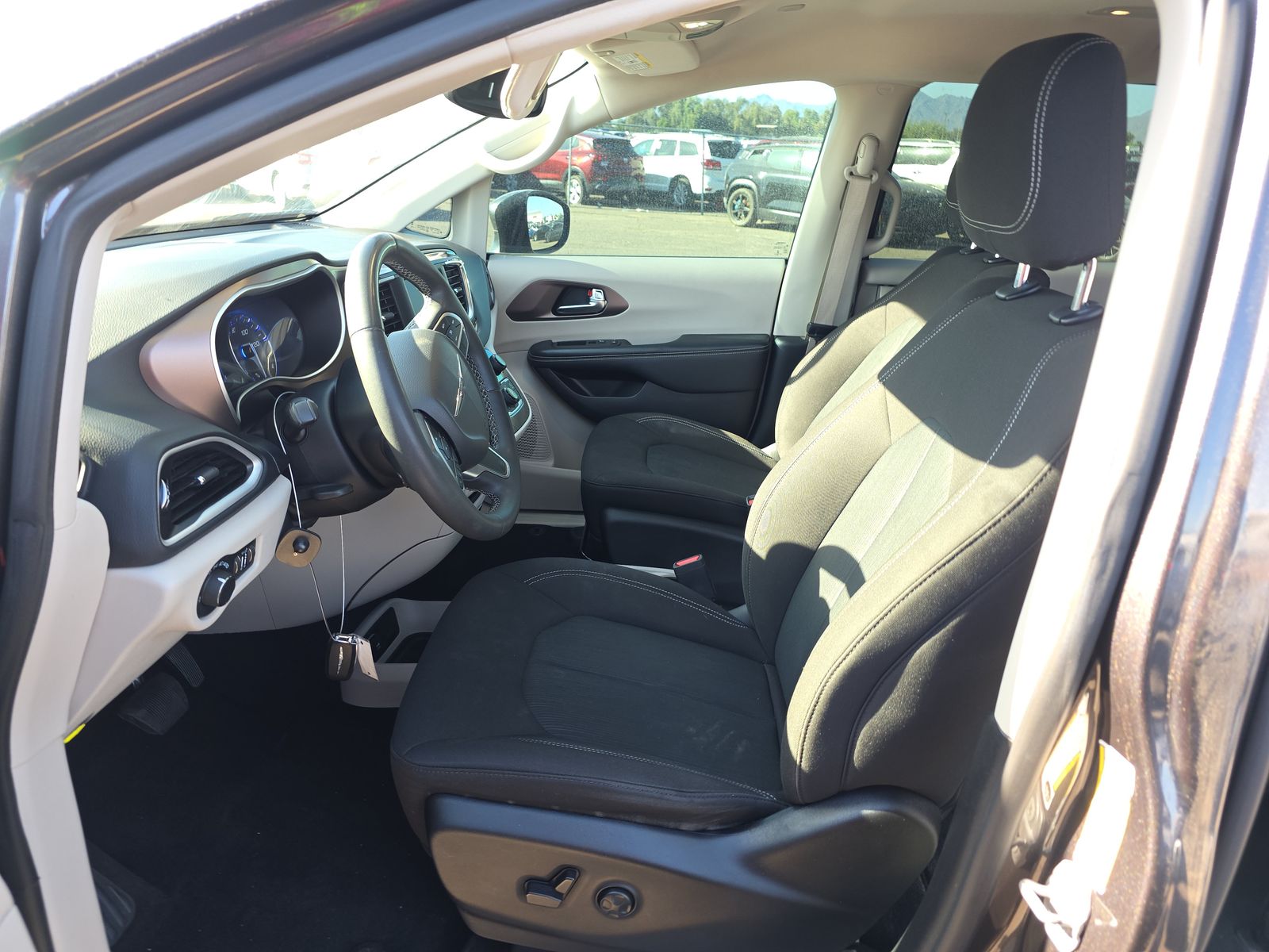 CHRYSLER VOYAGER - 8