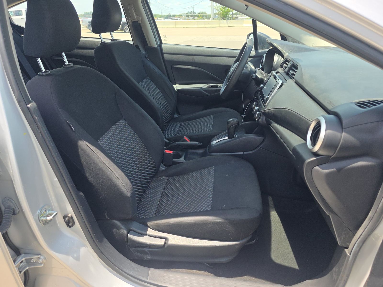 NISSAN VERSA - 9
