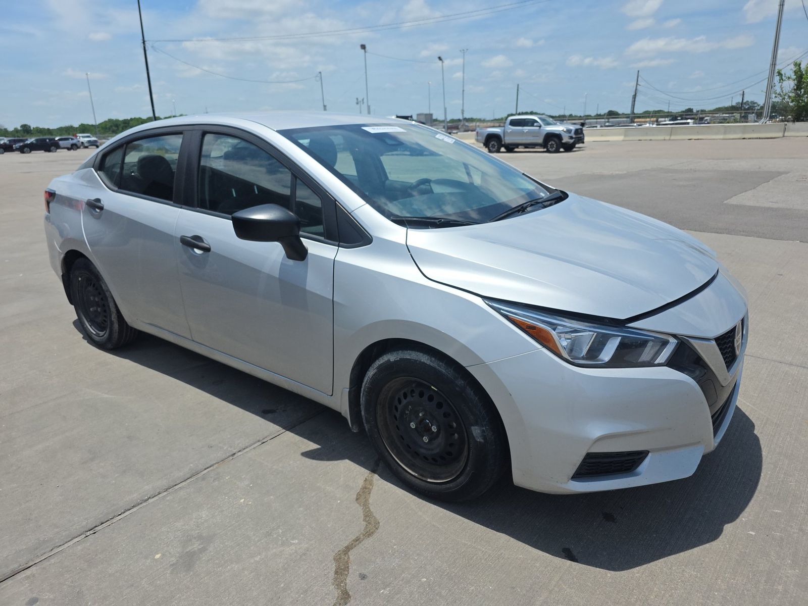 NISSAN VERSA - 4