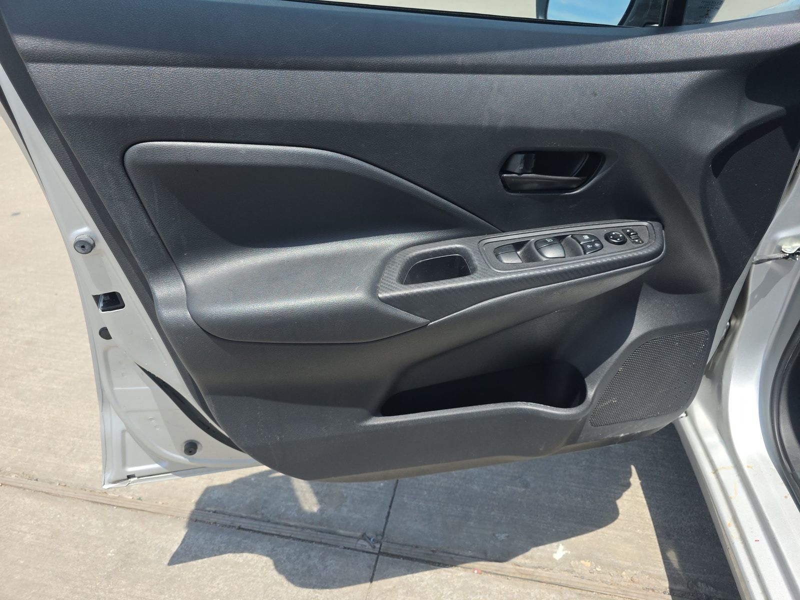 NISSAN VERSA - 10