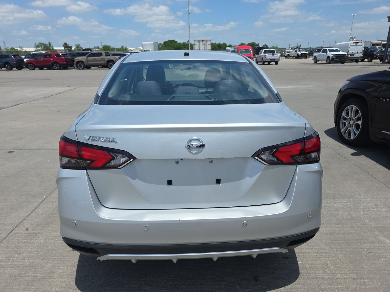 NISSAN VERSA - 6