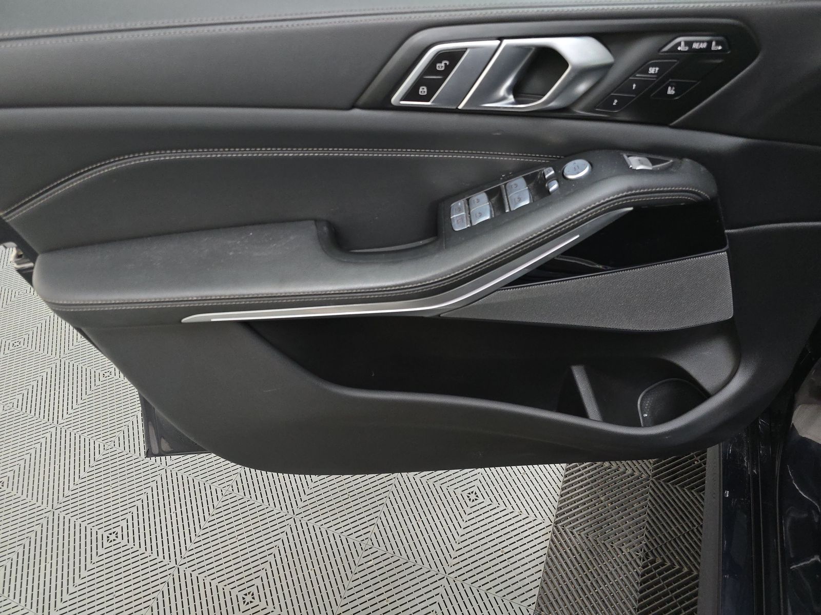 2023 BMW X7 xDrive40i AWD
