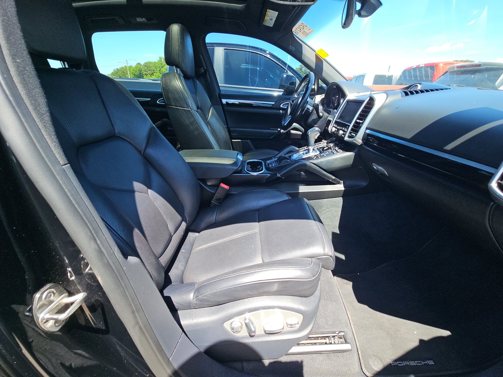 PORSCHE CAYENNE - 9