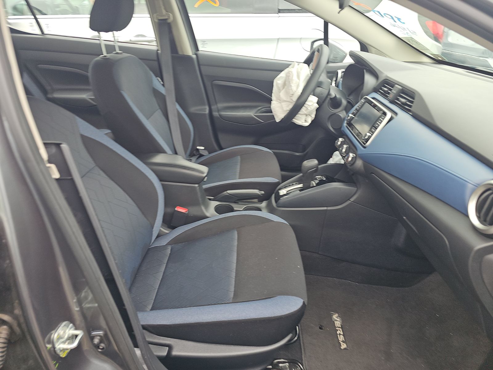 NISSAN VERSA - 9