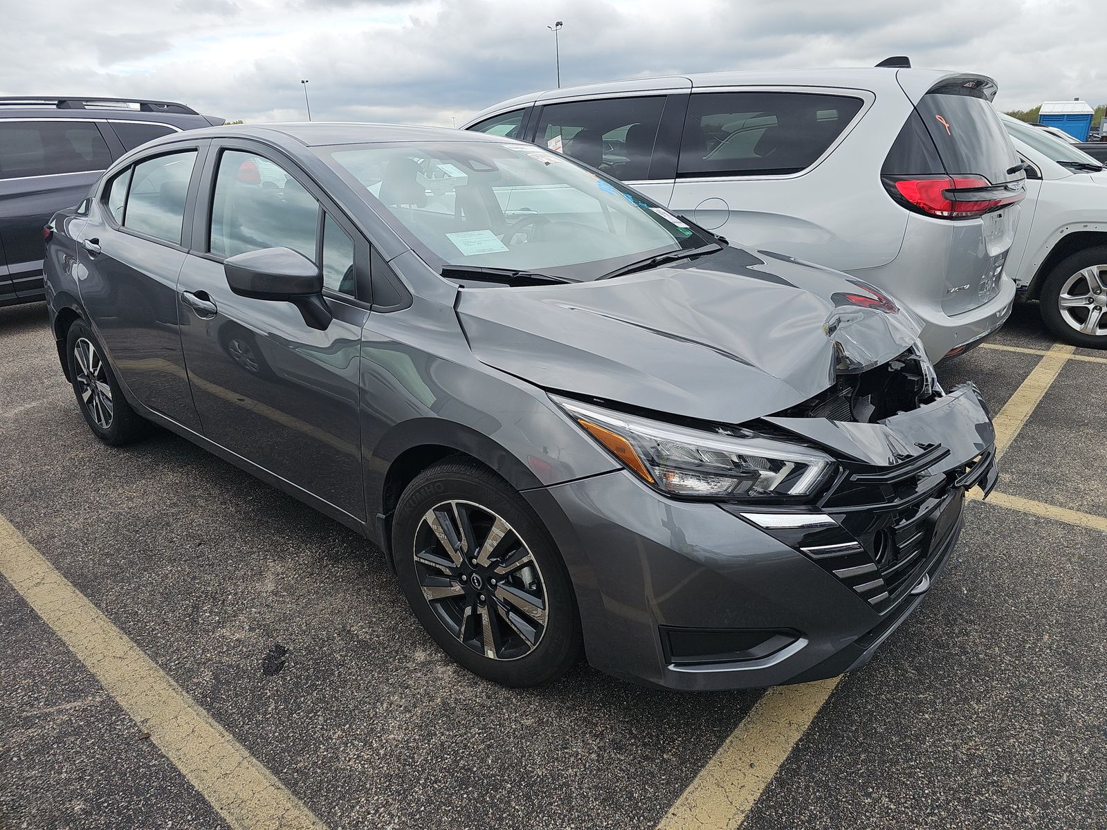 NISSAN VERSA - 4