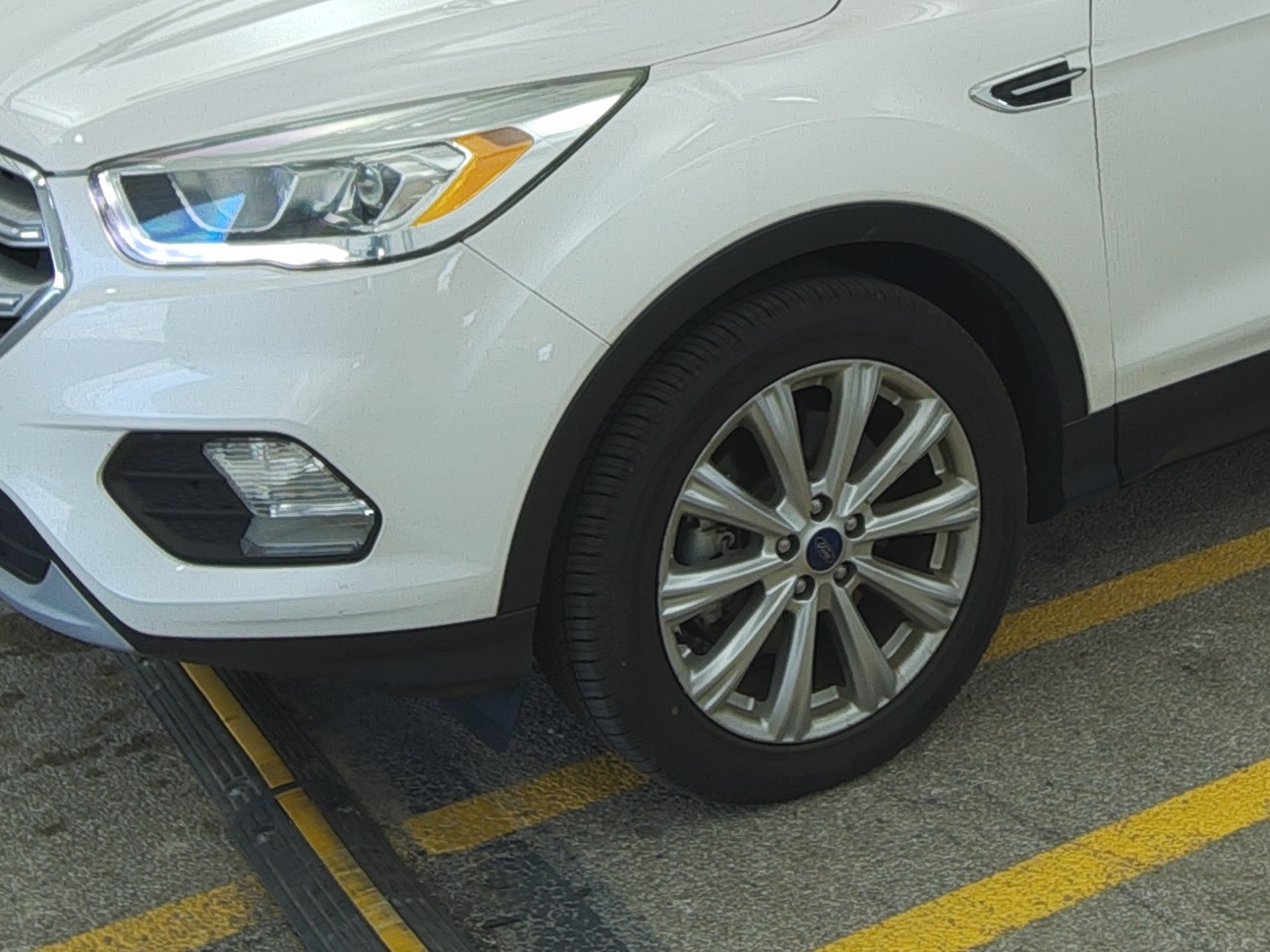 FORD ESCAPE - 8