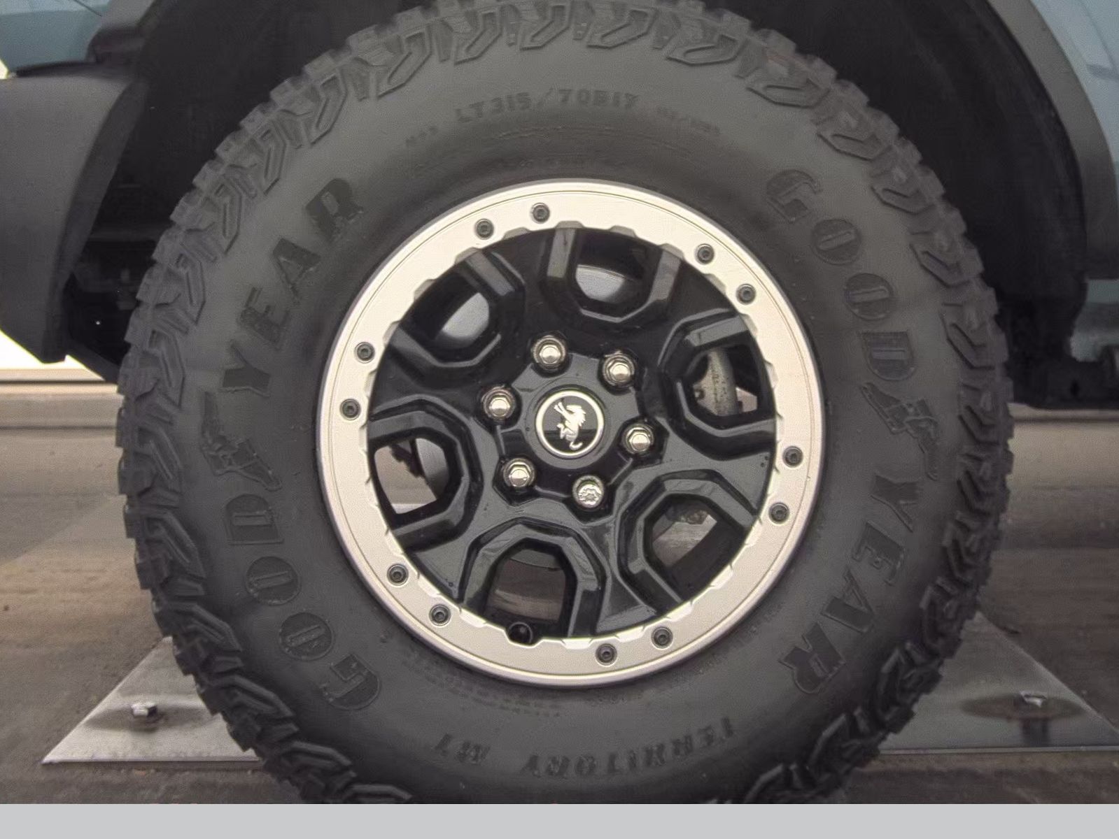 FORD BRONCO - 10