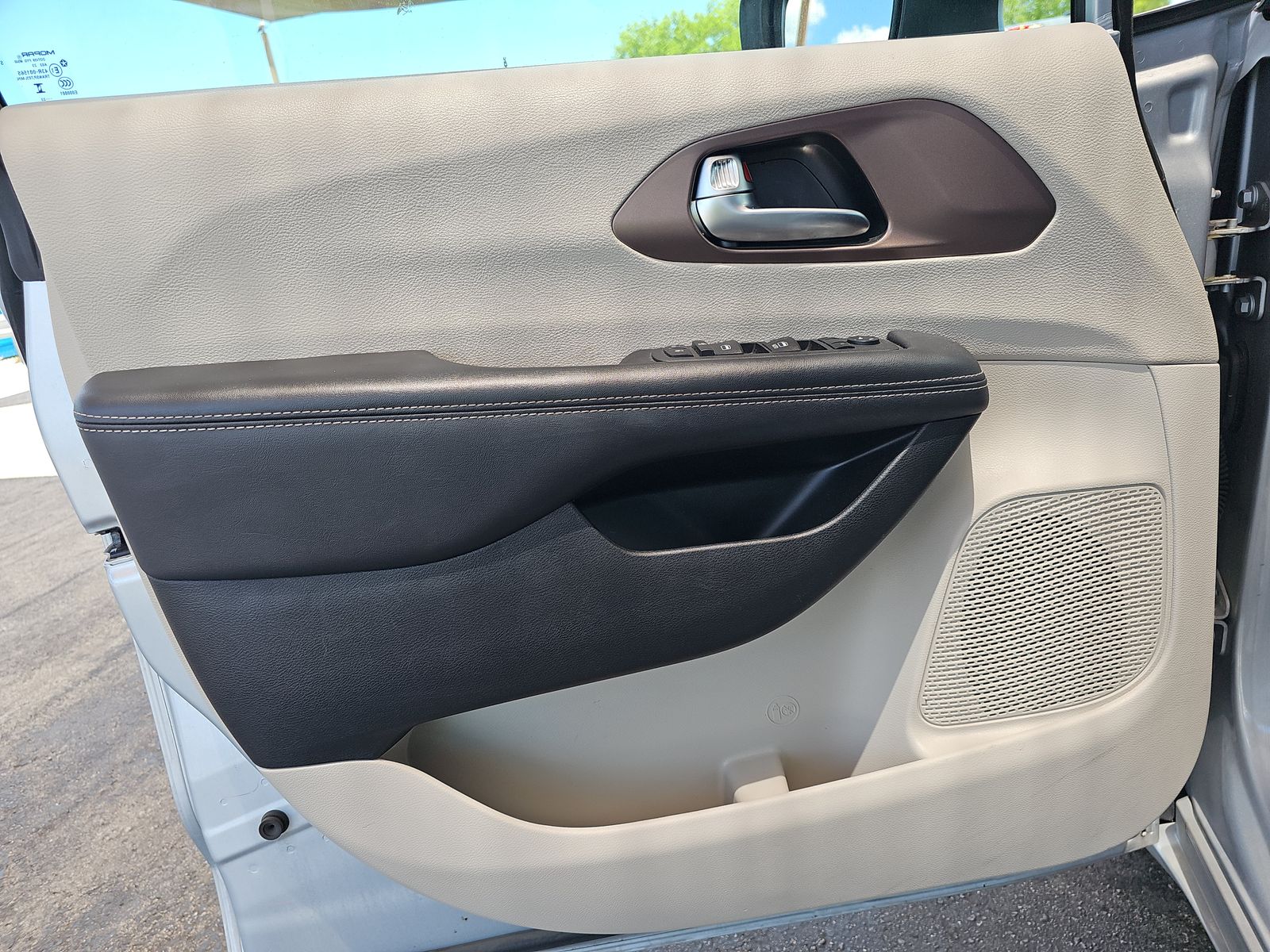 CHRYSLER VOYAGER - 10