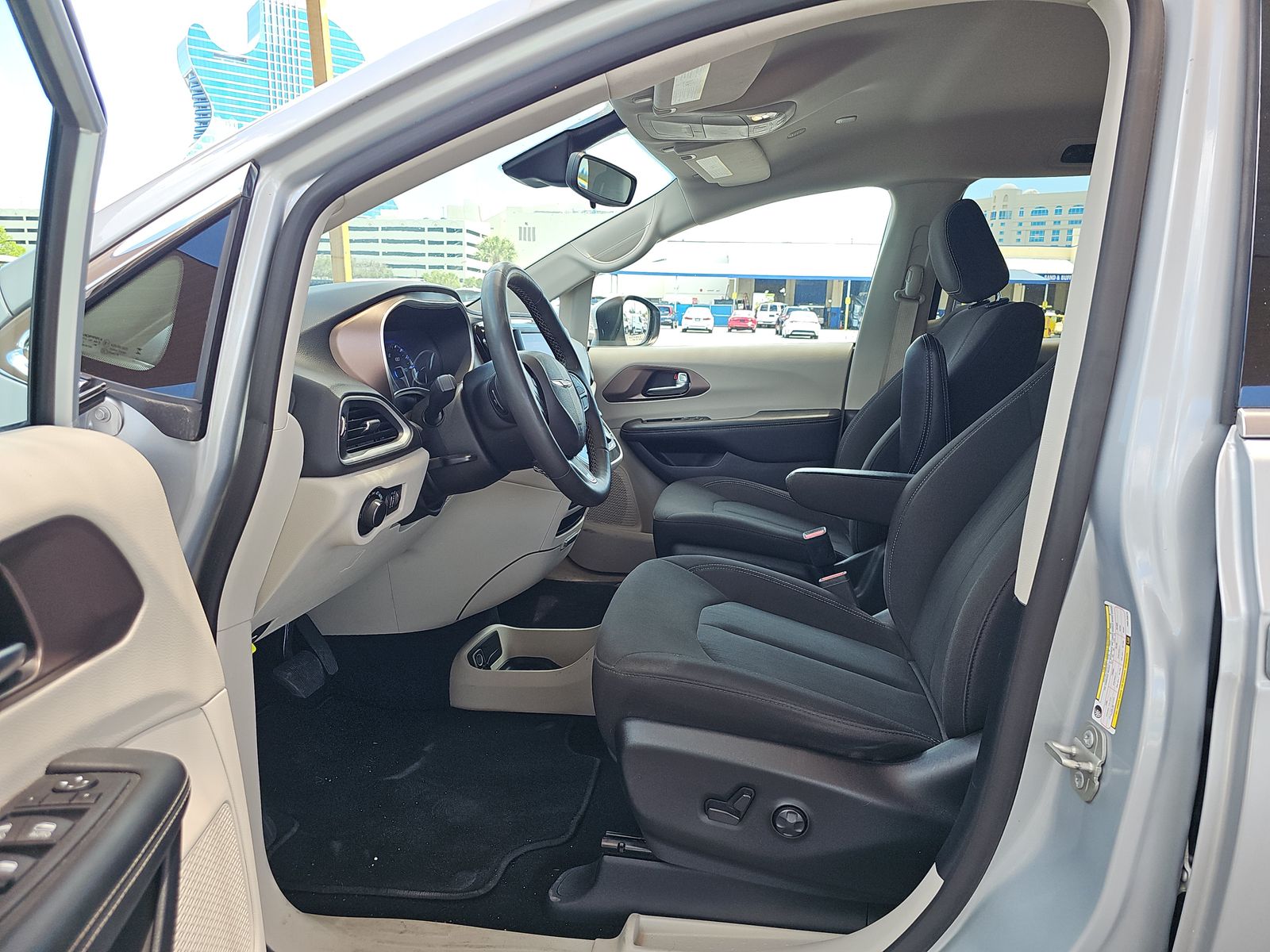 CHRYSLER VOYAGER - 8
